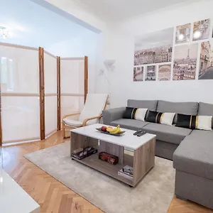 https://vivid-condo-in-the-heart-ofwith-free-parking-and-ac.sofiahotelsbg.com