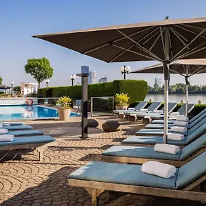 Hilton Waterfront Szálloda