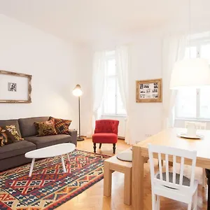 Lovely In A Quiet Area Close To The Center Wien