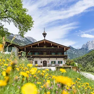 Lodge Berg'k'hof Kaisertal - Alpine Hideaway Ebbs